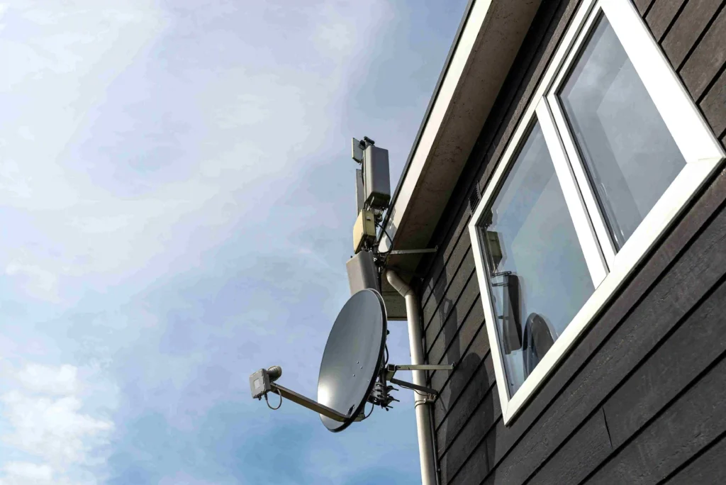 Satellite Internet in City of Huntington Park CA_11zon